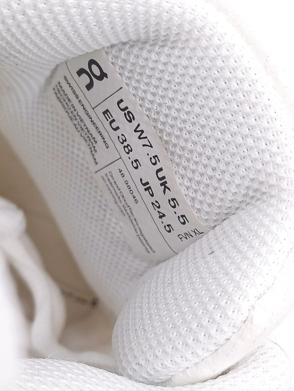New Women's On The Roger Cloud Pro Comfort White / Indigo Running Shoes 7.5 Wide - Picture 2 of 7
